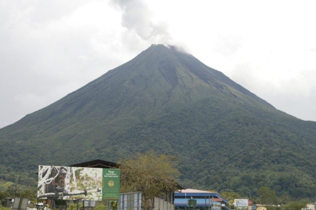 Volcan Arenal, by Héctor Vides / Social Media Costa Rica