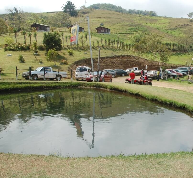 Artificial lagoon in mountains. Photo by Héctor Vides / Social Media Costa Rica