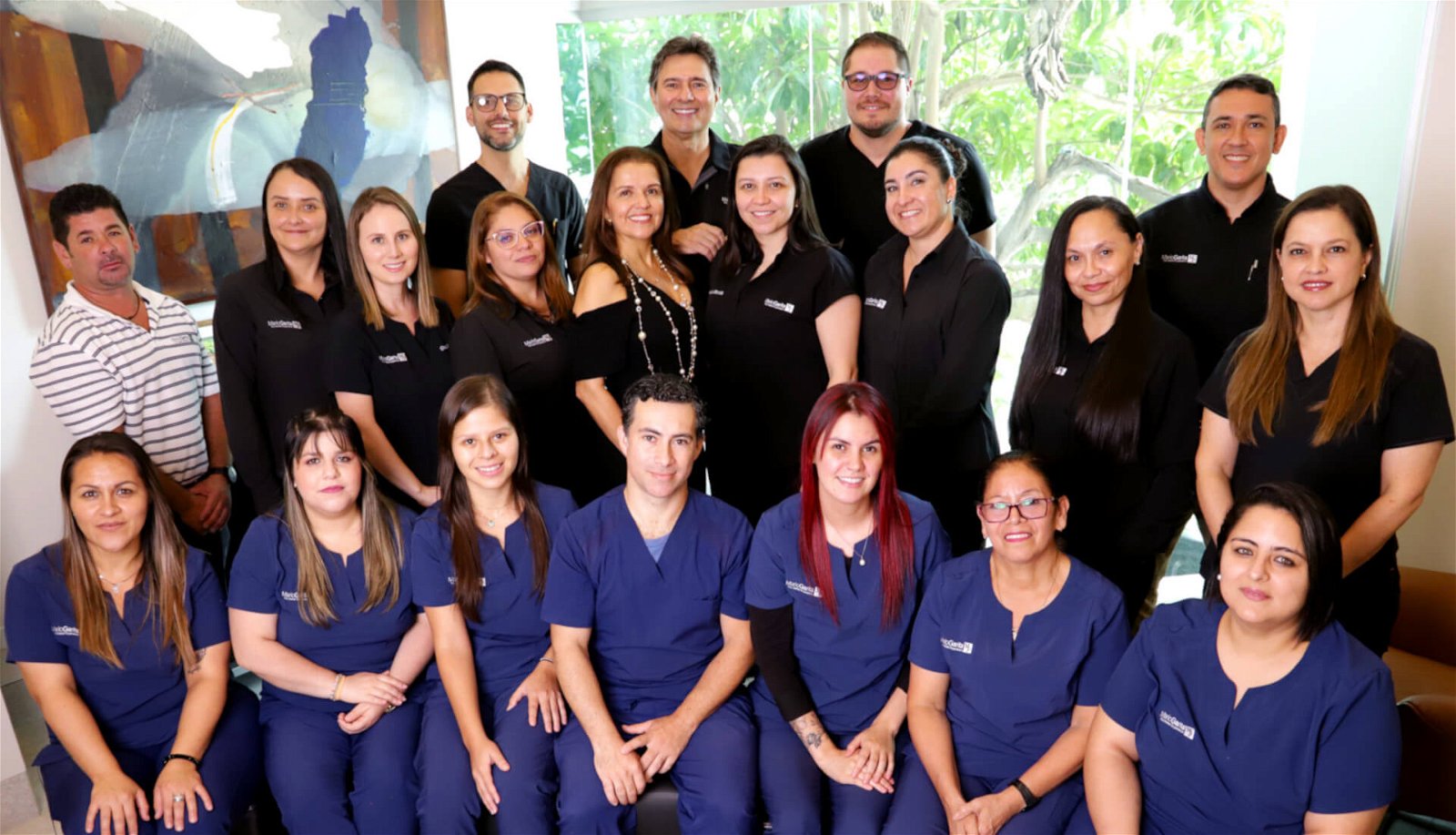 https://www.dentalimplantscr.com/wp-content/uploads/2023/11/background-staff-dental-implants-clinic-costa-rica.jpg