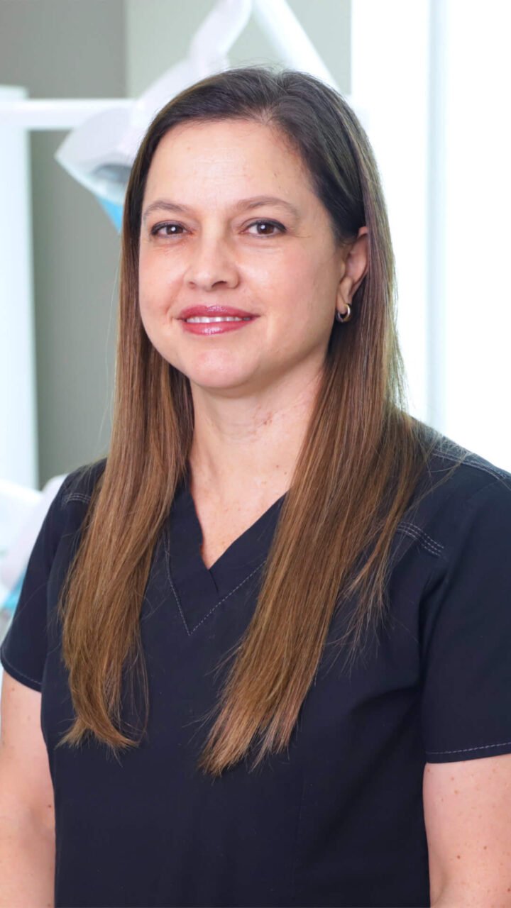 https://www.dentalimplantscr.com/wp-content/uploads/2024/04/Doctora-Paola-Carranza-Mario-Garita-Dental-Office-2023-e1714680794989-720x1280.jpg